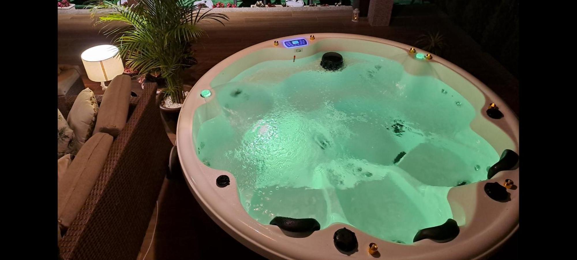 Casa Victoria Garden Con Jacuzzi Y Piscina Villa Caldas De Reis Room photo